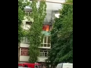 В Азове на улице Кондаурова, 40 сгорела квартира. (видео)