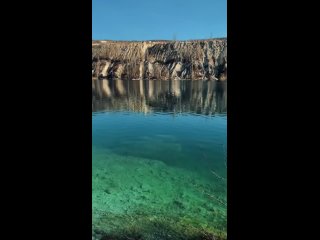 Марсианское озеро неземной красоты в КрымуНаходится это необычайное озеро в южной части полуострова Крым, в районе Бахчисарая