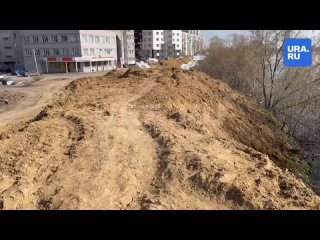 В Кургане на берегу Тобола сделали насыпную дамбу высотой более двух метров