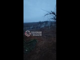 ➡️❗️А так рвёт кассетный боеприпас

Это такая бомба, которая взрывается над землёй и разбрасывает множество мелких бомб вокруг -