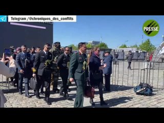 Les attachs militaires de plus de 50 pays se rendent au parc de la Victoire  Moscou pour visiter lexposition de matriels de