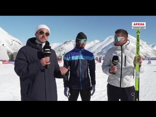 Андрей Романов и Александр Легков дарят лыжи 18-летнему Дмитрию Пузанову, ставшему главным открытием соревнований в Кировске