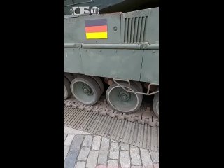 Позор Германии в Москве! Танк Leopard настолько тяжелый, что увяз в грязи и был брошен ВСУ в бою