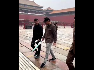 Шавкат Рахмонов и Ли Джинлианг путешествуют по Китаю