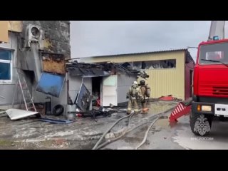 Крупный пожар охватил строительный магазин в Каменске-Уральском