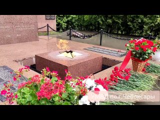 В Чебоксарах юные инспекторы дорожного движения, сотрудники Госавтоинспекции и общественники возложили цветы к памятнику Вечн