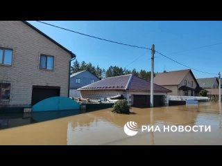 Село Нежинка под Оренбургом, идет эвакуация жителей, передает корреспондент РИА Новости