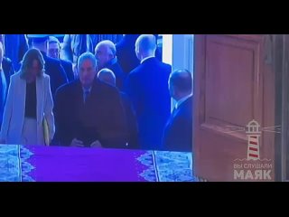 Президент Кубы Мигель Диас-Канель предусмотрительно надел пальто и шарф, потому что в Москве зверский холод, как ранее на встр
