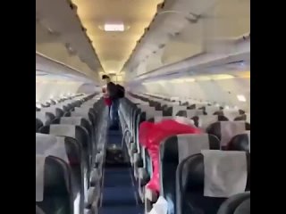 идиот захватил самолет