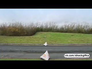 компания Drone Gods совместно с командой Red Bull Формулы-1 создала самый быстрый в мире FPV-дрон для съёмок соревнований в темп