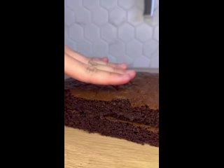 Шоколадный бисквит  Видео от Помощник Кондитера (Рецепты, макеты, торты)