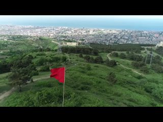Над Дербентом подняли красное знамя ко Дню Победы