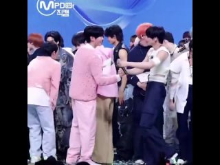 hanbin and yeonjun hug again