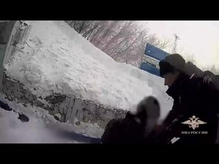 Кемеровские полицейские спасли замерзающего мужчину
