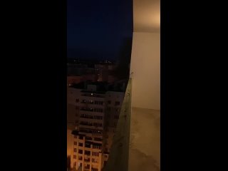 В Белгороде уже в третий раз за ночь объявлена ракетная опасность. Над городом слышны взрывы, работает система ПВО