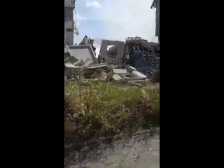 Conseguenze dell’arrivo di una FAB russa su un edificio a più piani con osservatori di formazioni ucraine nel villaggio di Ocher