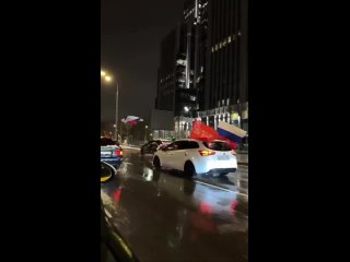 Сегодня ночью в Москве автомобилисты устроили массовый автопробег в честь Дня Победы