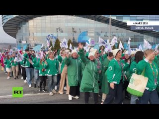 🇷🇺  Russie: les participants au Festival mondial de la jeunesse défilent à Sirius