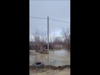 Жители Орска построили собственную дамбу, чтобы замедлить продвижение воды к домам

«Здесь двое-трое мужчин соорудили маленькую