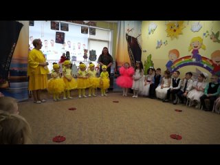 Выступление малышей на Выпускном в детском саду.