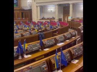 В зале заседаний Верховной рады Украины в ходе рассмотрения законопроекта о мобилизации было всего 35 депутатов