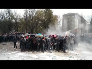 13 апреля 2014 г. Запорожье. “300 запорожцев“ в окружении украинских националистов