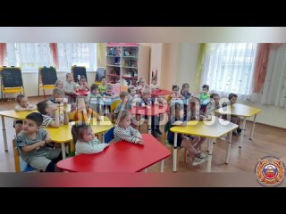 Сотрудники Госавтоинспекции провели занятие в детском саду №1 города Балтийска для детей младшей группы Светлячки