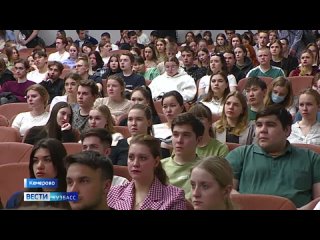 «Служа другим — сгораю сам»: военный врач встретился с будущими коллегами в сюжете “Вести Кузбасс“