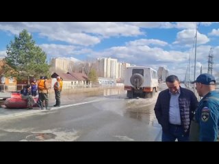 ™️™️™️™️™️Уровень воды в реке Урал у Оренбурга составил 1185 см (+2 см с ; опасный уровень превышен на 255 см)