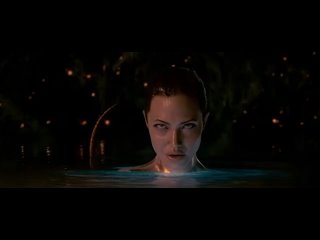 Мать Гренделя (Анджелина Джоли) соблазняет героя. Беовульф (2007)