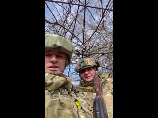 Украинские боевики, в отличает от их хозяев, способны говорить хоть немного правды. На видео они рассказывают, как их кинули под