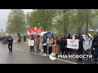 Антифашистская акция прошла у посольства Германии в Москве. Среди лозунгов: “Фашизм не пройдет“, “Нет нацизму“ и “Нет германском