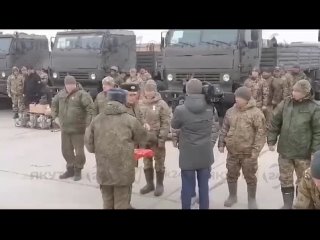 Военкор НВК «Саха» Бэргэн Батас поделился кадрами награждения нескольких бойцов из Якутии
