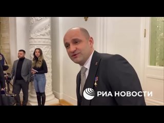 Сопредседатель предвыборного штаба Путина Артем Жога рассказал РИА Новости, что победу своего кандидата отмечает работой