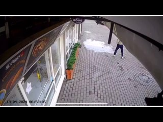 см19 Вандализм в московском кафе - Неадекватные личности устроили беспорядки в Путилково