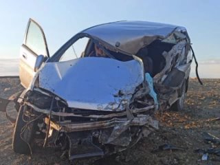 Женщина погибла в ДТП с грузовиком в Забайкалье  от столкновения тягач слетел в кювет