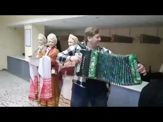 Игорь Шипков зажигает перед концертом в Кургане