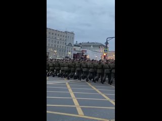 А так проходила репетиция московского парада с исполнением Группы крови и Надежды