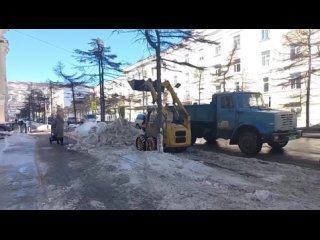 Сегодня, 15 апреля, в Магадане в связи с погрузкой и вывозом снега возможно затруднение движения автотранспорта на улицах Горько