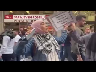 Турецкая полиция избивает мусульманок за то что те против помощи Израилю
