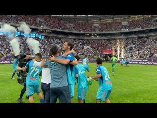"Зенит" выиграл Кубок России со счётом 2:1. Матч с калининградской "Балтикой" прошёл на стадионе "Лужники".   Питерская... (видео)