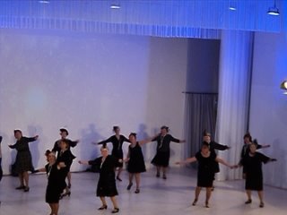 Танцует коллектив СЕВЕРНЫЕ КОЛОКОЛА