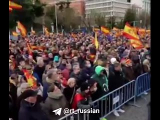 🇪🇸Miles de españoles han salido a las calles de Madrid exigiendo la dimisión del Presidente del Gobierno, Pedro Sánchez