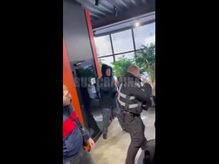 В Киеве ТЦК и полицаи нагрянули к хлопчикам, предположительно, в спортзал и устроили там форменный беспредел.