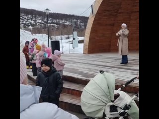 Песни, танцы и море: концерт Празднуй, радуйся, гуляй  наступает Первомай! собрал магаданцев в этнопарке Дюкча