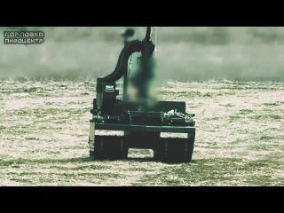 Видео с испытаний наземного робототехнического комплекса “Курьер“ на полигоне.