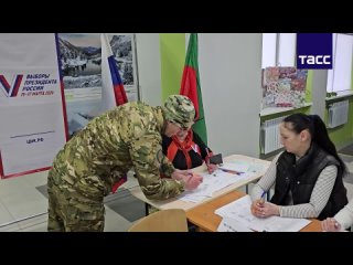 ▶️ В Мелитополе первые избиратели пришли к участкам сразу к открытию, передает корреспондент ТАСС