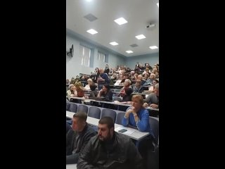 На вчерашней встрече властей с жильцами аварийного дома на Нариманова, 72/3 Логвиненко предложил одной жительнице на полученную