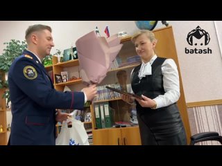 Директора гимназии, которая спасла школьницу от нападения в Черниковке, наградили