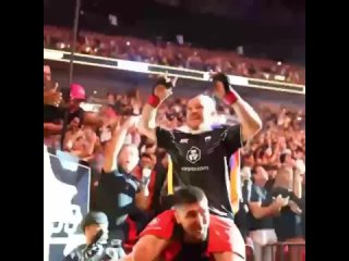 Эмоции Петра Яна после победы на UFC 299